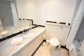 Butler Arms Hotel - Badezimmer