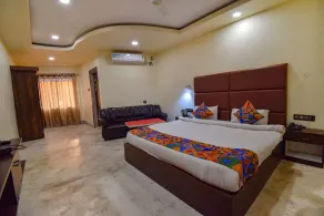 Fabhotel Red Rose - Room