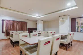 Capital O 77658 Hotel Golden Way - Restaurant
