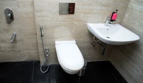 Mastiff Hotel Chinchwad by OTHPL - Bathroom