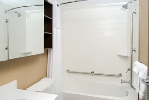 Microtel Inn & Suites by Wyndham Red Deer - Chambre