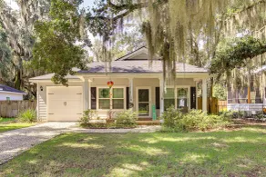 1 Mi to Riverfront: Darien Family Home - Interiør