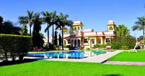 juSTa Rajputana Resort & Convention Centre, Udaipur - Piscina
