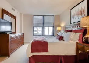 Bluebird Suites in Crystal City - Værelse