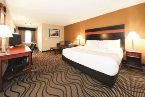 La Quinta Inn by Wyndham Sandusky near Cedar Point - Room