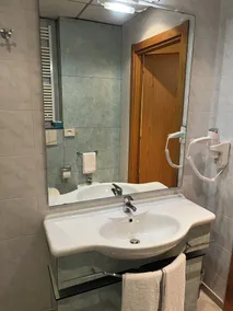 Hotel Re - Bathroom