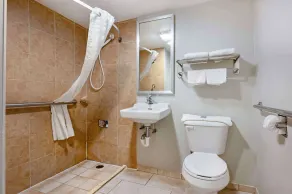 Best Western Ashbury Inn - Bathroom