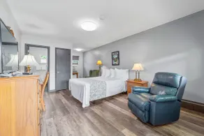 Glass House Inn Erie Near I-90 & I-79 - Chambre