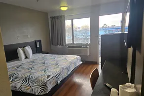Super 8 by Wyndham Tracy - Chambre