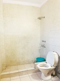 Roomshala 167 Hotel Red South Ex - Salle de bain