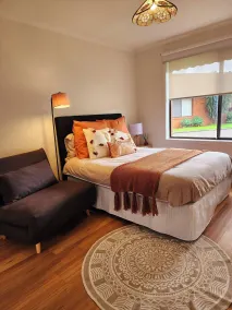 Holiday House in Laverton Modern Comfort ,Walk to Train Station,Car Hire Option - Rom
