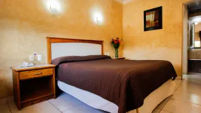 HOTEL & SUITES MARROD - Room