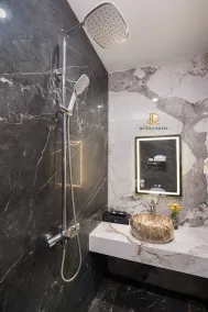 Romeo Villa Hotel HN - by BAY LUXURY - Badezimmer