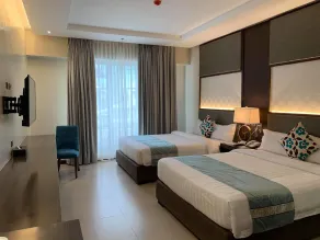 J7 Plaza Hotel - Chambre