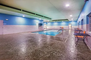 Holiday Inn Express Hotel and Suites Jenks by IHG - Piscina