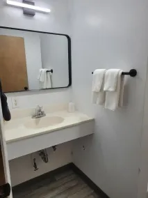 Lake Stop Resort - Bathroom