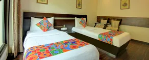 FabHotel Phoenix Hospitality - Nr DLF Cyber Hub & Metro, Gurugram - Room
