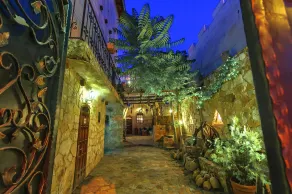 Adanos Konuk Evi - Interior entrance