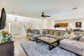 Spacious Surprise Home w/ Outdoor Pool + Game Room - Innvendig