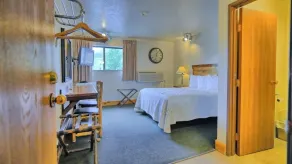 Yellowstone Village Inn and Suites - Chambre