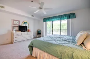 Tranquil Osage Beach Condo w/ Waterfront Decks! - Intérieur