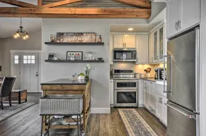 'Traveler's Retreat' Studio w/ Patio & Yard! - Innvendig