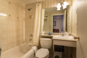 Canadas Best Value Inn Chinook Station - Bathroom