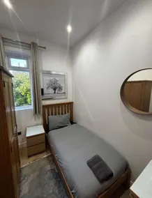 Hendham House - Near Etihad Stadium, CoOp Live Arena, AO Arena, Piccadilly Train Station & Manchester City Centre - Room