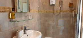 Degembris Farmhouse - Badezimmer