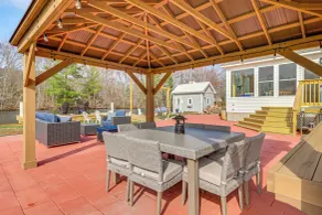 Private Lake, Hot Tub & Sauna: Poconos Retreat - Interiör
