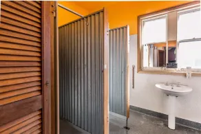 The Pickled Frog - Bathroom