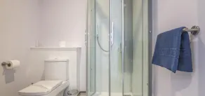 Harbour Stays - The Marine Centre, Saundersfoot Harbour, SA69 9HE - Bathroom