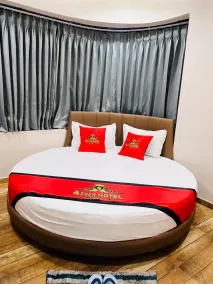 4 Ever Hotel - Surat - Rum