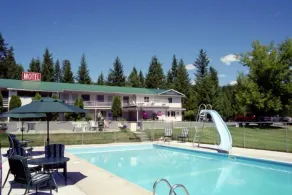 Clearwater Country Inn - Piscine extérieure