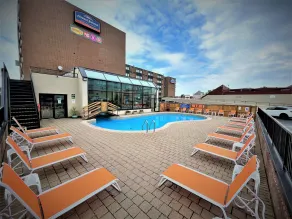 Howard Johnson Plaza by Wyndham by the Falls Niagara Falls - Piscine