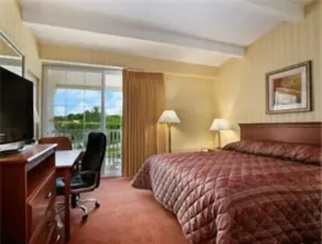 HomeSpring Inn & Studios - Room