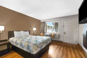 Motel 6 - Motel 6 Portland, OR - Downtown - Room