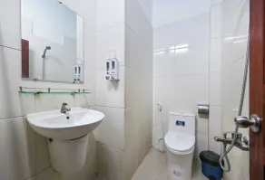 Hoang Phung Hotel - Tan Son Nhat Airport - Bathroom