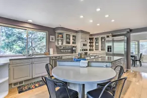 Near Shops & Eats! Centennial Home w/ Sunroom - Intérieur