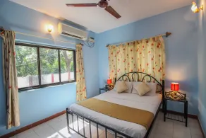 OYO 10401 Home 4BHK Villa Assagaon - Room