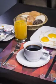 El Polo Hotel & Suites - Restaurant