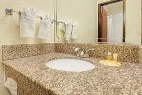 Days Inn by Wyndham Espanola - Salle de bain