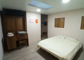 Hogar tico-estadounidense cerca de aeropuerto - Room