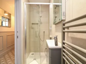 4 Alma Terrace - Bathroom