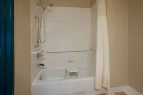 Baymont by Wyndham Franklin - Baño