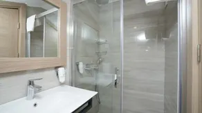 Alesta Seaside Residence - Bathroom