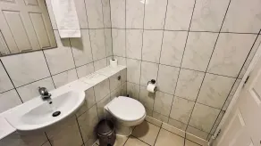 West Cromwell Hotel - Bathroom