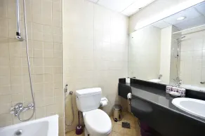 Budget & Cozy Studio near Mall - VIR - Bathroom