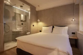 Level Luxury Suites - Room