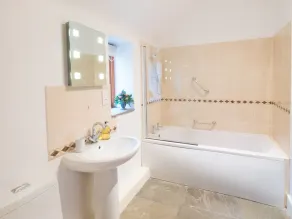 Pear Tree Cottages - Bathroom